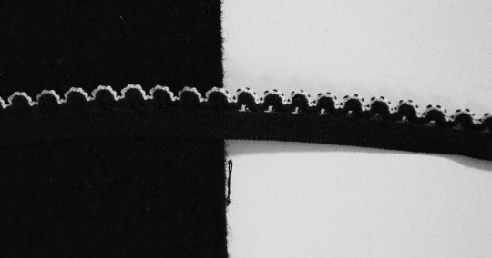 Zierlitze  schwarz/weiß Bogenkante 10mm 