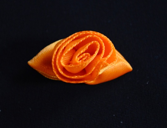 Schleifchen  Farbrichtung  "orange" Rose 