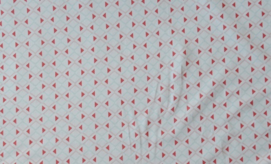 Baumwolle Farbrichtung weiß/ ruhig rot /aquagrün/altrosa blass Muster geometrisch 