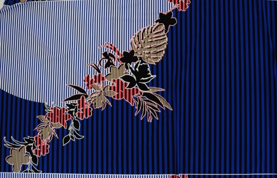 Badeware  Farbrichtung weiß/ schwarz / royalblau/ bonbonrosa  Blumen Streifen   Rapport!! 0,70m 