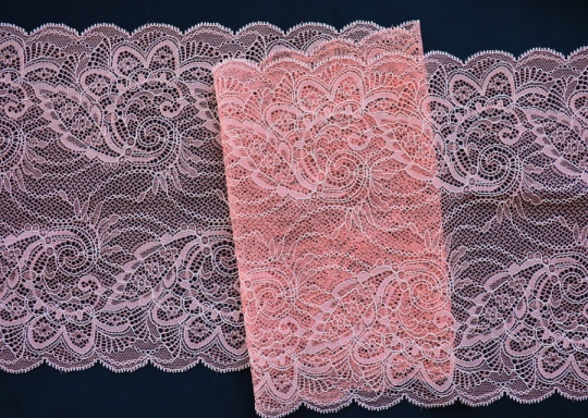 Spitzenband Farbrichtung malve-  rosa blass    22cm 